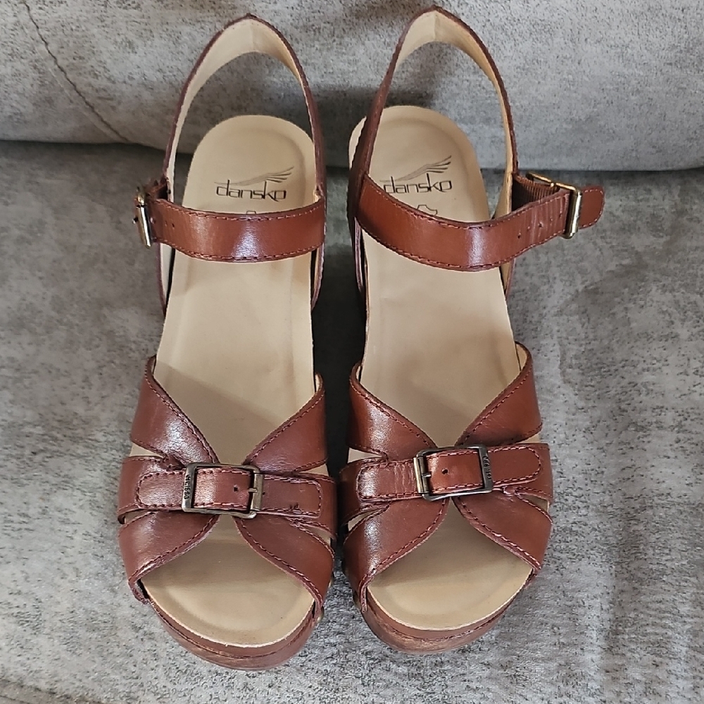 Dansko Alanna Tan Brown Leather Sandals with Peep-Toe Design 38